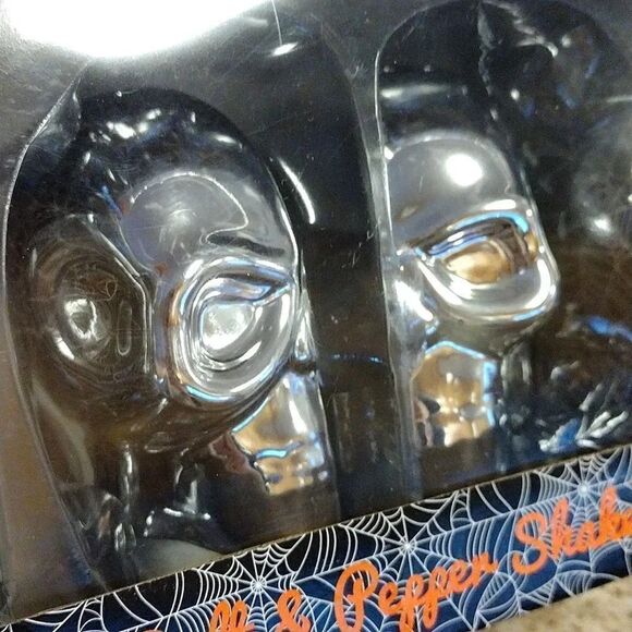 Halloween Mirrored Skull Salt and Pepper Shakers Set NWT - Picture 10 of 12
